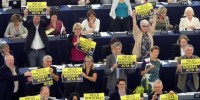 L’ACTA rejetée par les députés européens mais pas par les français.