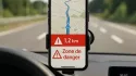 application aide à la conduite signalant une zone de danger et les radars