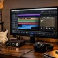Home-studio avec guitare, interface audio et session multipiste sur Fender Studio Pro affichée à l’écran