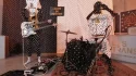 Angine de Poitrine en concert avec guitare microtonale double manche et batterie